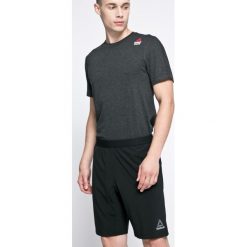Reebok - Szorty. Czarne spodenki sportowe męskie marki Reebok, z elastanu, sportowe. W wyprzedaży za 149,90 zł.