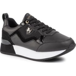 Sneakersy TOMMY HILFIGER - Dress City Sneaker FW0FW04604 BDS. Czarne półbuty damskie TOMMY HILFIGER, z zamszu. Za 449,00 zł.