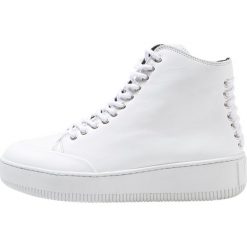 Trampki i tenisówki damskie: McQ Alexander McQueen NETIL LACED EYELETS HIGH Tenisówki i Trampki wysokie optic white