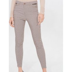 Spodnie skinny - Pomarańczowy. Pomarańczowe spodnie damskie Mohito. Za 119,99 zł.