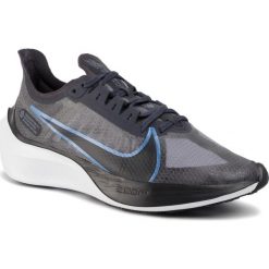 Buty NIKE - Zoom Gravity BQ3202 007 Oil Grey/Mountain Blue. Szare buty sportowe męskie Nike, z tworzywa sztucznego, bez zapięcia, do biegania, nike zoom. W wyprzedaży za 339,00 zł.