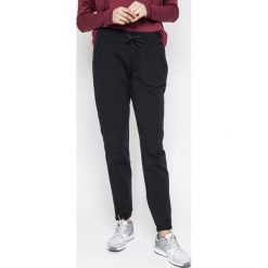 Reebok - Spodnie Ts Slim Jogger. Czarne rurki damskie marki Reebok, s, z elastanu. W wyprzedaży za 169,90 zł.
