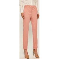 Vero Moda - Spodnie. Czerwone spodnie damskie Vero Moda, z haftami, z elastanu. W wyprzedaży za 79,90 zł.