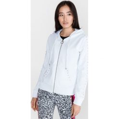 Versace Jeans Bluza Biały. Białe bluzy damskie Versace Jeans, xs, bez wzorów, z bawełny, bez rękawów, bez kaptura. Za 1198,95 zł.