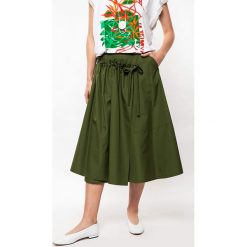 Spódnica w kolorze khaki. Brązowe spódniczki damskie marki Deni Cler, bez wzorów, z denimu, z podwyższonym stanem, midi, rozkloszowane. W wyprzedaży za 359,95 zł.