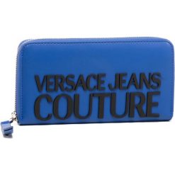 Duży Portfel Damski VERSACE JEANS COUTURE - E3VVBPM1 71413 202. Niebieskie portfele damskie Versace Jeans Couture, bez wzorów, z jeansu. W wyprzedaży za 239,00 zł.