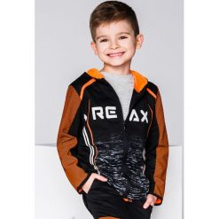 Bluzy chłopięce: BLUZA DZIECIĘCA ROZPINANA Z KAPTUREM KB020 – CZARNA/POMARAŃCZOWA