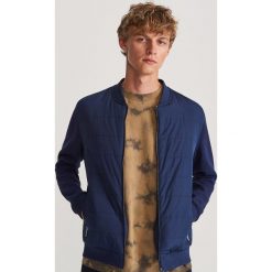 Bluza z pikowaną wstawką - Granatowy. Niebieskie bluzy męskie Reserved, s, bez wzorów, bez kołnierzyka, bez rękawów, bez kaptura. Za 179,99 zł.