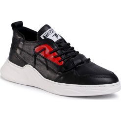 Sneakersy TOGOSHI - TG-07-04-000195 101. Czarne sneakersy męskie Togoshi, bez zapięcia. W wyprzedaży za 259,00 zł.