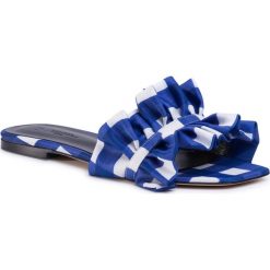 Klapki WEEKEND MAX MARA - Apotema 55210704600 Cornflower Blue 002. Niebieskie klapki damskie Weekend Max Mara, bez wzorów, ze skóry ekologicznej, bez obcasa, na obcasie. W wyprzedaży za 739,00 zł.