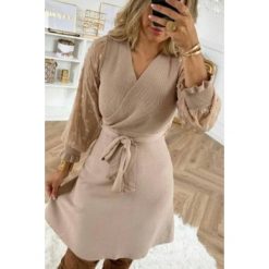 Sukienka TIZERA BEIGE. Brązowe sukienki damskie IVET, w paski, z materiału, eleganckie, bez kołnierzyka, z krótkim rękawem, krótkie, mini. W wyprzedaży za 89,00 zł.