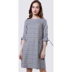 Szaro-Różowa Sukienka Ornamented. Szare sukienki damskie Born2be, na co dzień, bez wzorów, z okrągłym kołnierzem, bez rękawów, mini, proste. Za 44,99 zł.