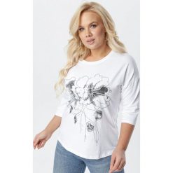 Biała Bluzka Synathera. Białe bluzki damskie Born2be, xl, z nadrukiem, z jeansu, z okrągłym kołnierzem, z długim rękawem. Za 59,99 zł.
