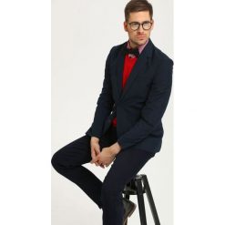 Marynarka męska taliowana, klasyczna z guzikiem. Marynarki męskie Top Secret, m, bez wzorów, eleganckie. W wyprzedaży za 89,99 zł.