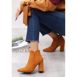 Camelowe Botki Ladywood. Brązowe botki damskie Born2be, bez obcasa, na obcasie, bez zapięcia. Za 139,99 zł.