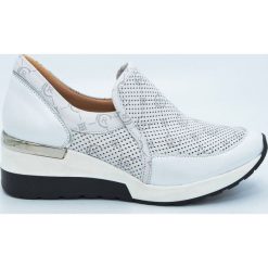 Sneakersy ażurowe wsuwane skórzane srebrne Aga. Szare sneakersy damskie Aga. W wyprzedaży za 299,25 zł.