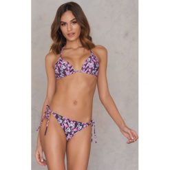 NA-KD Swimwear Dół bikini Triangle - Pink,Multicolor. Różowe bikini NA-KD Swimwear, w paski. Za 19,95 zł.