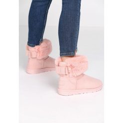 Różowe Śniegowce Midwinter. Różowe śniegowce damskie Born2be, bez zapięcia. Za 44,99 zł.