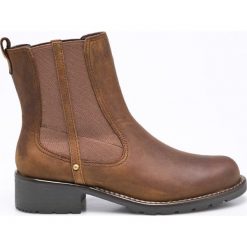 Clarks - Botki Orinoco Club. Brązowe buty zimowe damskie marki Clarks, z materiału, z okrągłym noskiem, na obcasie. W wyprzedaży za 219,90 zł.