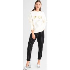 Bluzy rozpinane damskie: Moss Copenhagen CINANA Bluza ecru/gold
