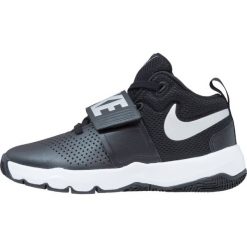 Nike Performance TEAM HUSTLE D 8 (GS) Obuwie do koszykówki black/metallic silver/white. Czarne buty skate męskie Nike Performance, z gumy. Za 199,00 zł.