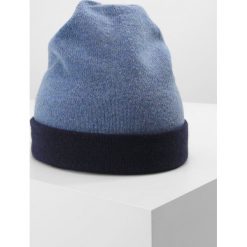 Johnstons Cashmere Czapka navy jeans. Niebieskie czapki zimowe damskie marki Johnstons Cashmere, z jeansu. W wyprzedaży za 356,30 zł.