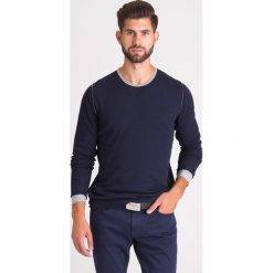 GRANATOWY SWETER JOOP! JEANS. Niebieskie swetry męskie xxl, z aplikacjami, z jeansu, klasyczne, z okrągłym kołnierzem. Za 324,50 zł.