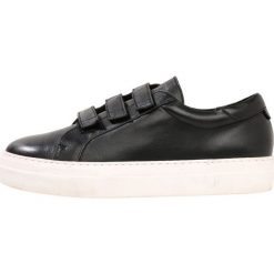 J.LINDEBERG Sneakersy niskie black. Czarne trampki i tenisówki damskie J.LINDEBERG, bez wzorów, ze skóry, bez zapięcia. Za 669,00 zł.