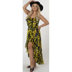Tiulowa sukienka maxi z falbanami i głębokim rozporkiem. Sukienki damskie Made in Poland, bez wzorów, z elastanu, bez kołnierzyka, bez rękawów, maxi. Za 199,00 zł.
