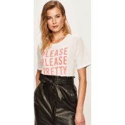 Only - T-shirt. Białe bluzki damskie ONLY, s, z nadrukiem, z bawełny, z okrągłym kołnierzem. Za 59,90 zł.