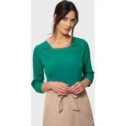 Zielona elegancka bluzka z mereżką. Zielone bluzki damskie Greenpoint, bez wzorów, z poliesteru, eleganckie, bez kołnierzyka, bez rękawów. Za 29,99 zł.