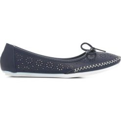 Granatowe Balerinki Maybury. Niebieskie baleriny damskie Multu, bez wzorów, bez obcasa. Za 39,99 zł.