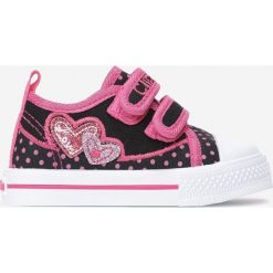 Czarne Trampki Menodice. Czarne trampki dziewczęce Born2be, z aplikacjami, z gumy, przed kostkę, na rzepy. Za 39,99 zł.