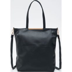 Torebka shopper z odpinanym paskiem - Czarny. Czarne torby damskie na zakupy Sinsay, bez wzorów, bez dodatków. Za 79,99 zł.