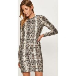 Vero Moda - Sukienka. Białe sukienki damskie Vero Moda, na co dzień, s, bez wzorów, z poliesteru, casualowe, z okrągłym kołnierzem, z długim rękawem, długie, mini, proste. W wyprzedaży za 129,90 zł.