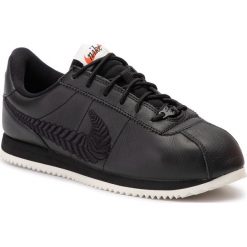 Buty NIKE - Cortez Basic Prm Emb (Gs) AV1336 001 Black/Black/Pale Ivory. Czarne buty sportowe damskie Nike, na co dzień, bez wzorów, ze skóry, bez obcasa, na płaskiej podeszwie, bez zapięcia. W wyprzedaży za 269,00 zł.
