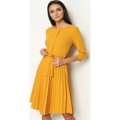 Sukienki hiszpanki: Żółta Sukienka Pleated Belted