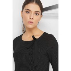 Koszulka z kokardą. Czarne koszulki damskie Orsay, xs, w grochy, z elastanu, bez kołnierzyka. W wyprzedaży za 40,00 zł.