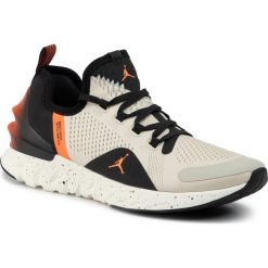 Buty NIKE - Jordan React Hevoc AR8815 008 Light Bone/Hot Coral/Black. Szare buty sportowe męskie Nike, z tworzywa sztucznego, bez zapięcia, na fitness i siłownię. W wyprzedaży za 489,00 zł.
