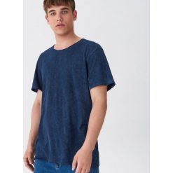 T-shirt w marmurkowy wzór - Niebieski. Niebieskie t-shirty męskie House, s, bez wzorów, bez kołnierzyka. Za 49,99 zł.