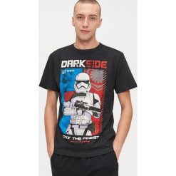 Koszulka Star Wars Dark Side - Szary. Szare koszulki męskie Cropp, s, z motywem z bajki, retro, bez kołnierzyka, bez rękawów. W wyprzedaży za 29,99 zł.