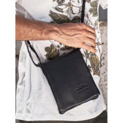Saszetka męska skórzana Always Wild 011 czarna. Czarne torby męskie skórzane . Za 154,99 zł.