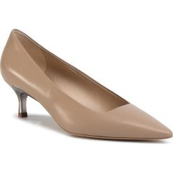 Szpilki FURLA - Code 1062690 S YC43 W26 Sand h. Pomarańczowe półbuty damskie Furla, bez wzorów, ze skóry ekologicznej, bez obcasa, na obcasie, bez zapięcia. Za 1039,00 zł.
