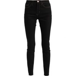 Calvin Klein Jeans HIGH RISE SKINNY Jeans Skinny Fit raw black. Czarne jeansy damskie marki Calvin Klein Jeans, z bawełny. W wyprzedaży za 356,85 zł.