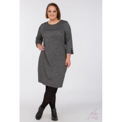 Prosta sukienka w połyskujące plamki Plus. Sukienki damskie Monnari, na co dzień, na jesień, plus size, z aplikacjami, z wiskozy, bez kołnierzyka, plus size, bez rękawów, dopasowane. Za 111,60 zł.