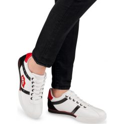Buty sportowe damskie N/M M889 Białe. Białe buty sportowe damskie N/M, bez wzorów, z tworzywa sztucznego, sportowe. Za 68,00 zł.
