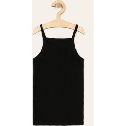 Name it - Top dziecięcy 110-116 cm. Czarne bluzki dziewczęce Name it, bez wzorów, z elastanu, z okrągłym kołnierzem, bez rękawów, bez kaptura. Za 119,90 zł.