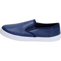SLIP ON Granatowe tenisówki damskie WISHOT 123. Trampki i tenisówki damskie Wishot, bez wzorów, bez zapięcia. W wyprzedaży za 40,00 zł.