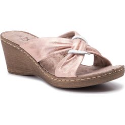 Klapki JANA - 8-27231-22 Rose/Gold 522. Różowe klapki damskie Jana, bez wzorów, ze skóry, bez obcasa, na obcasie. W wyprzedaży za 149,00 zł.
