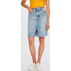 Tommy Jeans - Spódnica. Szare spódniczki jeansowe Tommy Jeans, z podwyższonym stanem, midi, ołówkowe. W wyprzedaży za 349,90 zł.
